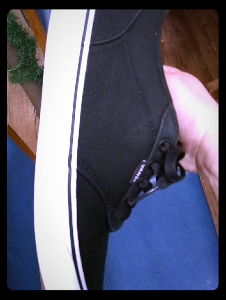 Men's size 11.5 black w/ white sole Van's